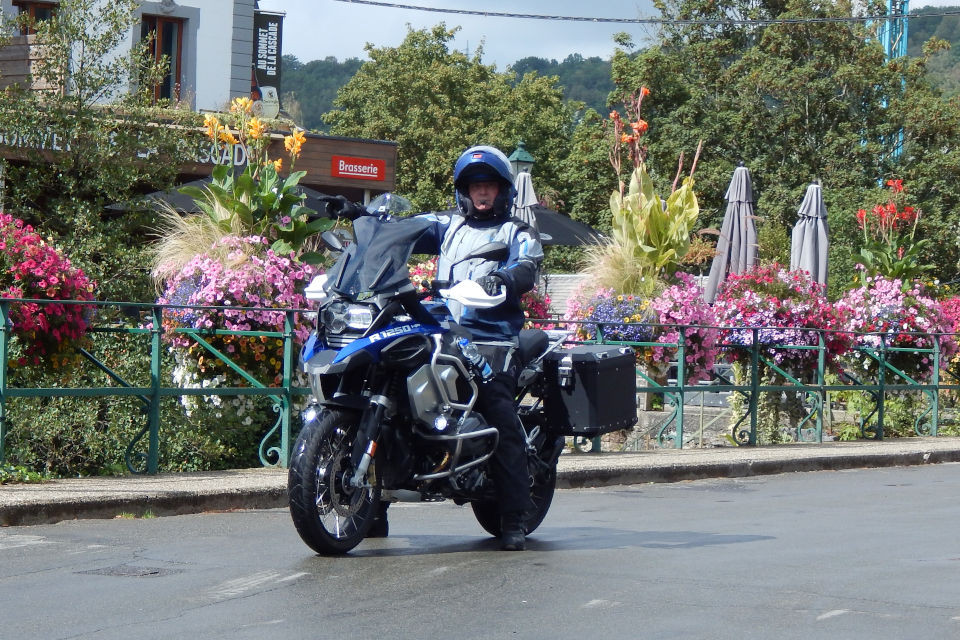 Motorrijbewijspoint Limburg examengarantie AVB en AVD